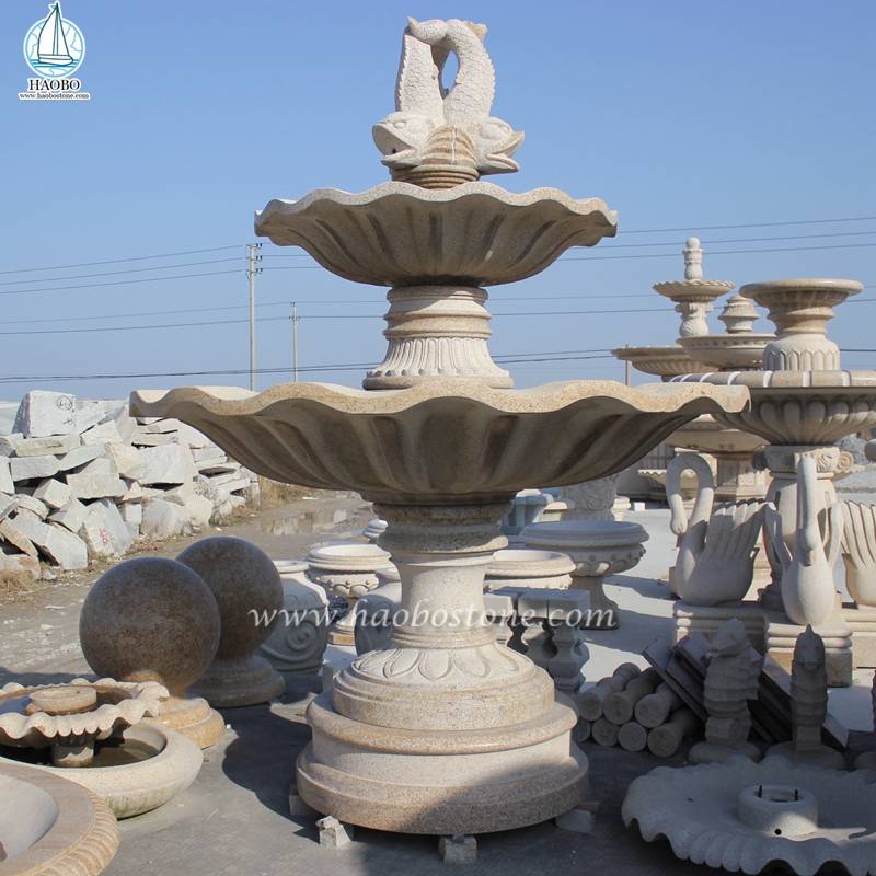 庭の装飾のための花崗岩の石の彫刻が施された噴水
