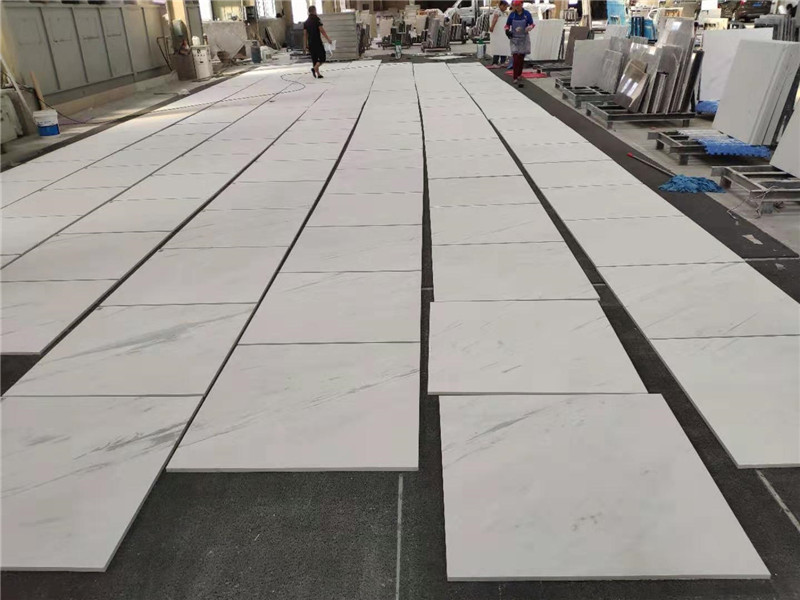 白い Sivec の大理石の平板の卸売の大理石のカウンター トップの工場
