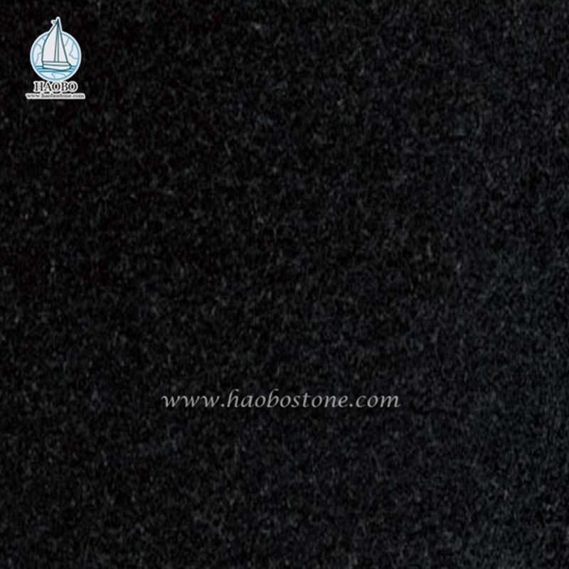 インドの黒御影石の葬儀記念碑

