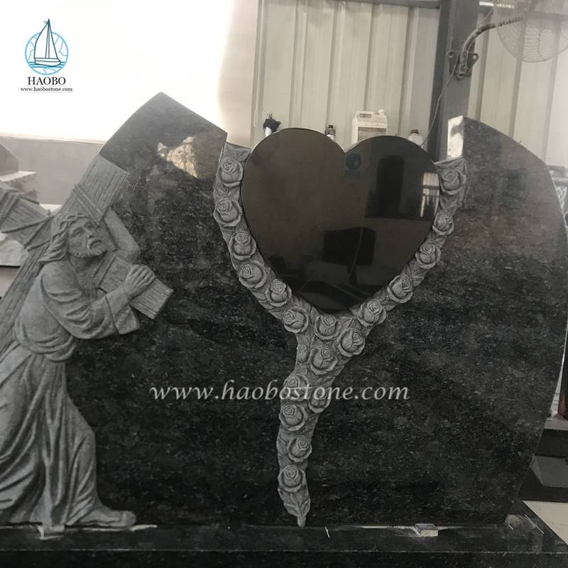 アメリカン スタイル スチール グレー ジーザス クロス ハートの彫刻が施された墓石
